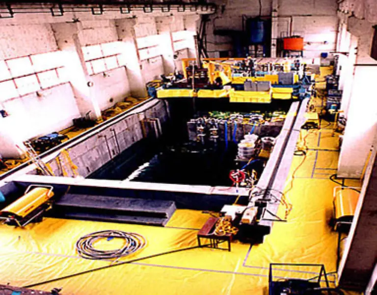 Auf-internationale-Empoerung-stiess-die-Tatsache-dass-Nordkorea-2005-die-Atomgespraeche-der-beiden-koreanischen-Staaten-mit-China-Japan-den-USA-und-Russland-verliess