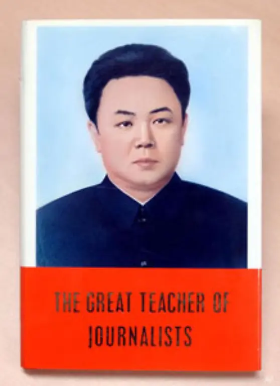 Sie-befoerderte-aber-auch-den-Personenkult-um-beide-Kims-Hier-ein-Foto-Kim-Jong-ils-auf-einem-Buch-mit-dem-Titel-Der-grosse-Lehrer-der-Journalisten-das-1983-veroeffentlicht-wurde