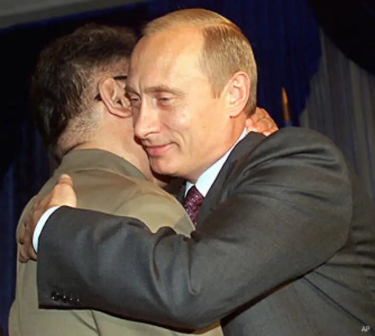 Dort-traf-er-mit-dem-russischen-Praesidenten-Wladimir-Putin-zusammen