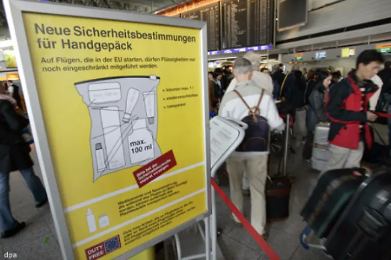 Das-befuerchtete-Chaos-auf-Europas-Flughaefen-blieb-zum-Start-der-neuen-Bestimmungen-im-Uebrigen-aus