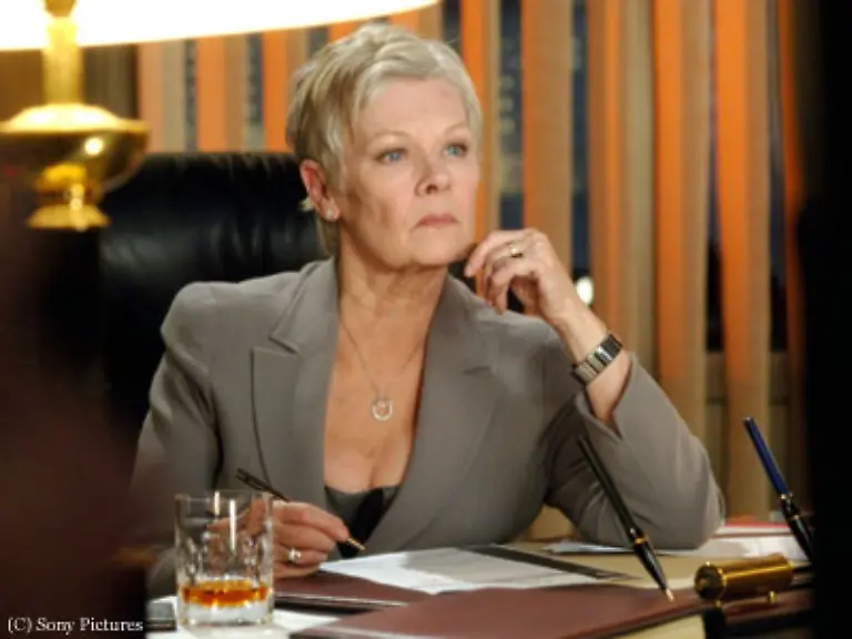 Dafuer-wird-er-von-M-wieder-verkoerpert-von-Judy-Dench-befoerdert