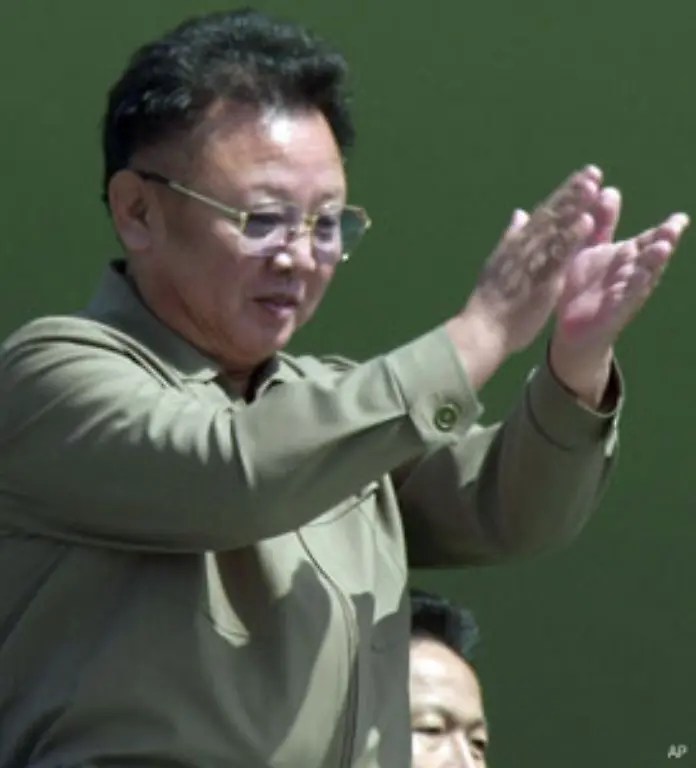 Geliebter-Fuehrer-ist-Kim-Jong-il-Er-ist-der-Sohn-des-1994-verstorbenen-ersten-nordkoreanischen-Diktators-Kim-Il-sung-der-auch-als-Grosser-Fuehrer-bezeichnet-wird
