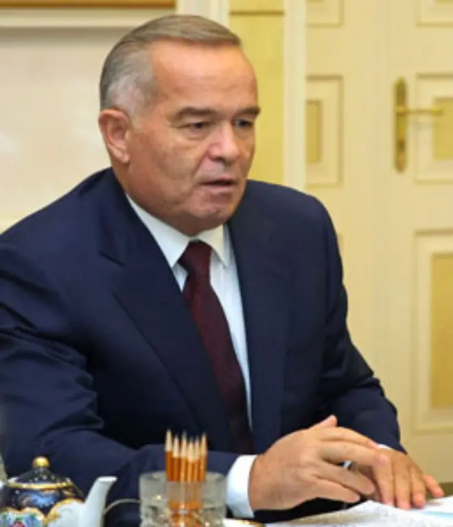 In-den-ehemaligen-Sowjetrepubliken-Mittelasiens-herrschen-ehemalige-Kommunistenchefs-die-sich-wie-feudalistische-Khans-auffuehren-Islam-Karimow-regiert-Usbekistan-mit-harter-Hand-Verfolgungen-von-Oppositionellen-sind-an-der-Tagesordnung