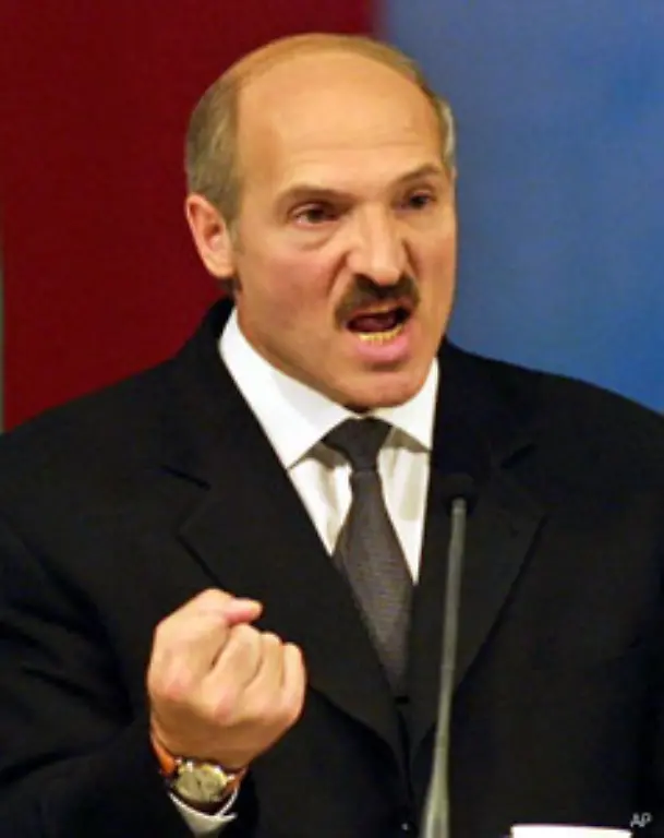 Auch-Weissrussland-hat-mit-Alexander-Lukaschenko-einen-autoritaeren-Praesidenten-2004-liess-Lukaschenko-die-Verfassung-aendern-so-dass-fuer-ihn-keine-Beschraenkung-der-Amtszeit-mehr-existiert