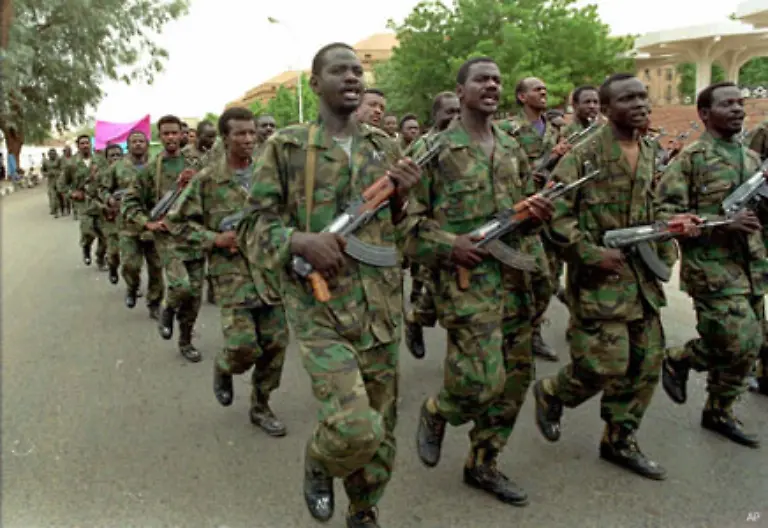 Seit-2003-herrscht-in-der-westlichen-Provinz-Darfur-ein-Krieg-zwischen-Truppen-der-arabisch-dominierten-sudanesischen-Regierung-und-zwei-schwarzafrikanischen-Rebellengruppen-Dabei-kamen-Zehntausende-Menschen-ums-Leben