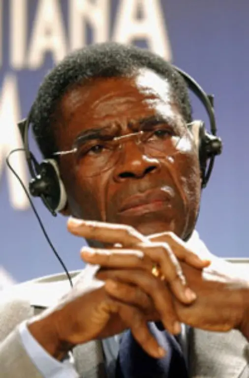 Weitgehend-unbekannt-ist-auch-das-kleine-Aequatorial-Guinea-Seit-1979-ist-Teodoro-Obiang-Nguema-Praesident-Er-kam-durch-einen-Putsch-an-die-Macht-Bei-Wahlen-kam-er-auf-Werte-von-mehr-als-99-Prozent