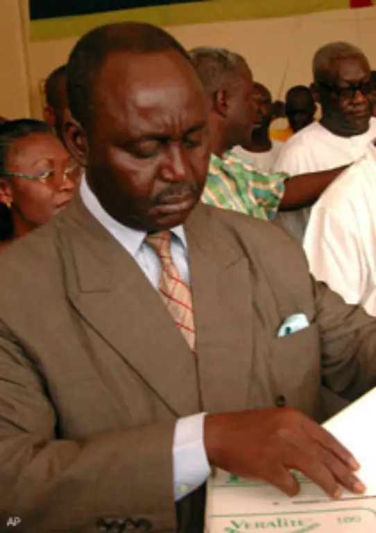 General-Francois-Bozize-ist-seit-2003-Praesident-der-Zentralafrikanischen-Republik-Er-riss-die-Macht-mit-Gewalt-an-sich-Zuvor-hatte-er-bereits-erfolglos-einen-Putschversuch-gestartet-Anfang-2005-liess-sich-Bozize-zum-Staatschef-waehlen