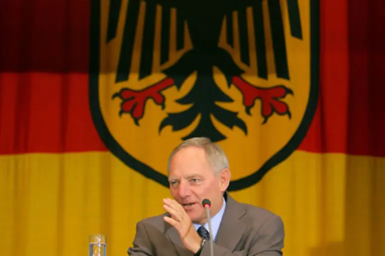 Reibungslos-setzt-er-Themen-arbeitet-Probleme-wie-die-lang-umstrittene-Anti-Terror-Datei-ab-verfolgt-alte-Lieblingsideen-wie-den-Einsatz-der-Bundeswehr-im-Inneren-und-leistet-sich-keine-auffaelligen-Fehler