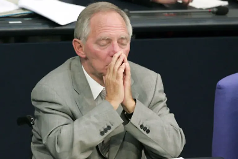 Und-Schaeuble-profitiert-in-der-oeffentlichen-Wahrnehmung-auch-von-der-Fussball-Weltmeisterschaft-die-Millionen-Auslaendern-und-Deutschen-ein-voellig-neues-Deutschland-Bild-verschafft