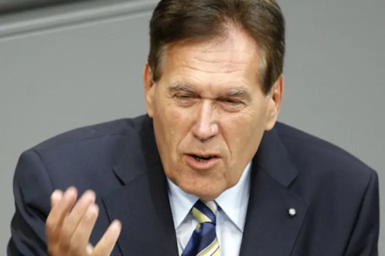 Aufsehen-erregt-er-zunaechst-nur-als-der-Unionsminister-der-am-beharrlichsten-fuer-eine-Revision-des-Atomausstiegs-eintritt
