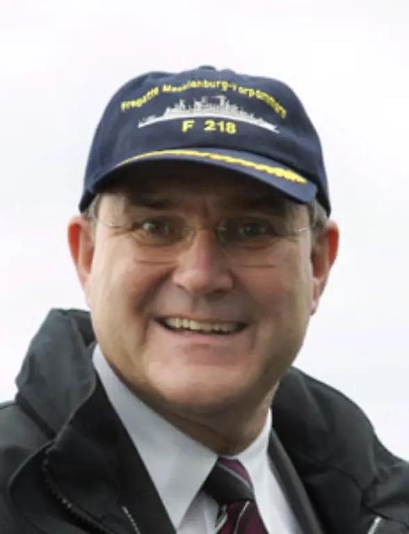 Dazu-kommen-das-Weissbuch-die-Totenschaedel-Affaere-und-immer-wieder-verbale-Querschlaeger-seines-Vorgaengers-Peter-Struck