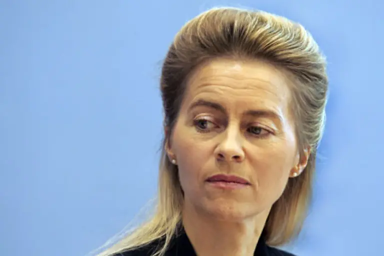 Familienministerin-Ursula-von-der-Leyen-CDU-Die-siebenfache-Mutter-steht-fuer-die-Einfuehrung-des-Elterngeldes-zum-Jahreswechsel-Aus-Sicht-der-Kanzlerin-eine-der-wichtigsten-Weichenstellungen-die-der-Koalition-gelungen-ist