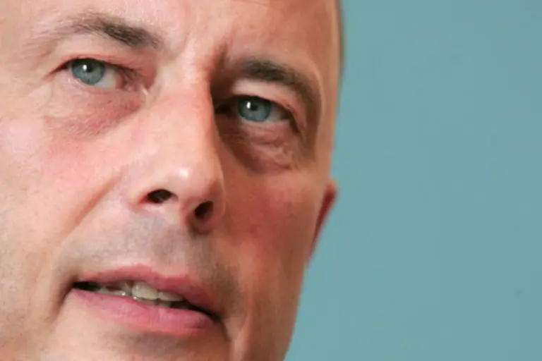 Und-so-unterstuetzt-Tiefensee-auch-Ostdeutschland-fuer-das-der-Minister-im-Kabinett-ebenfalls-zustaendig-ist