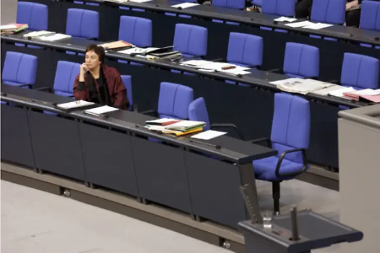Ihren-Pragmatismus-im-Alltaeglichen-wie-unlaengst-eine-Zeitung-ueber-sie-titelt-stellt-sie-jedoch-durch-kleinere-Gesetzesvorhaben-unter-Beweis-Das-reicht-vom-Gesetz-gegen-das-Stalking-bis-hin-zum-modernisierten-Unterhaltsrecht