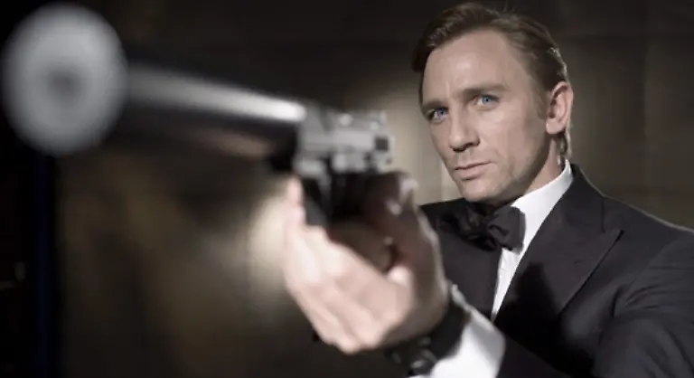 Und-auch-wenn-er-in-dieser-Episode-monogam-wie-kaum-ein-anderer-Bond-ist