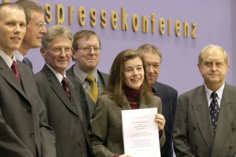 Der-Aufschwung-greift-nicht-ueberall-unterstreicht-der-Konjunkturexperte-des-Instituts-fuer-Wirtschaftsforschung-Halle-Udo-Ludwig-hier-rechts-im-Bild