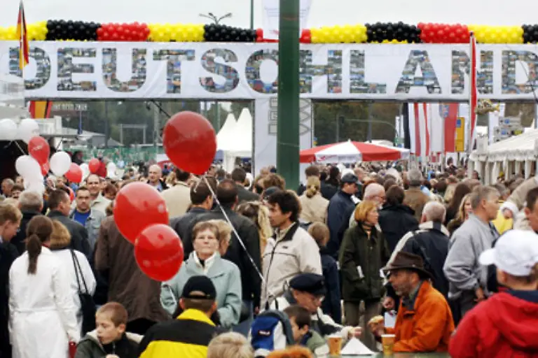 Die-meisten-Experten-sagen-fuer-Deutschland-im-Gesamtjahr-2006-ein-Wachstum-von-rund-2-5-Prozent-voraus