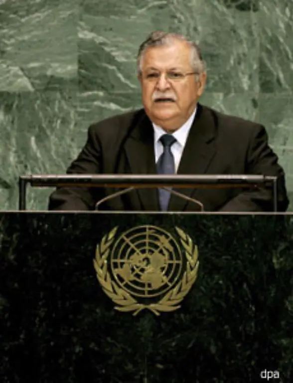 Zurzeit-jedoch-gibt-es-ein-Zweckbuendnis-zwischen-den-beiden-Parteien-Mit-dessen-Hilfe-ist-Talabani-bei-der-letzten-Wahl-im-Irak