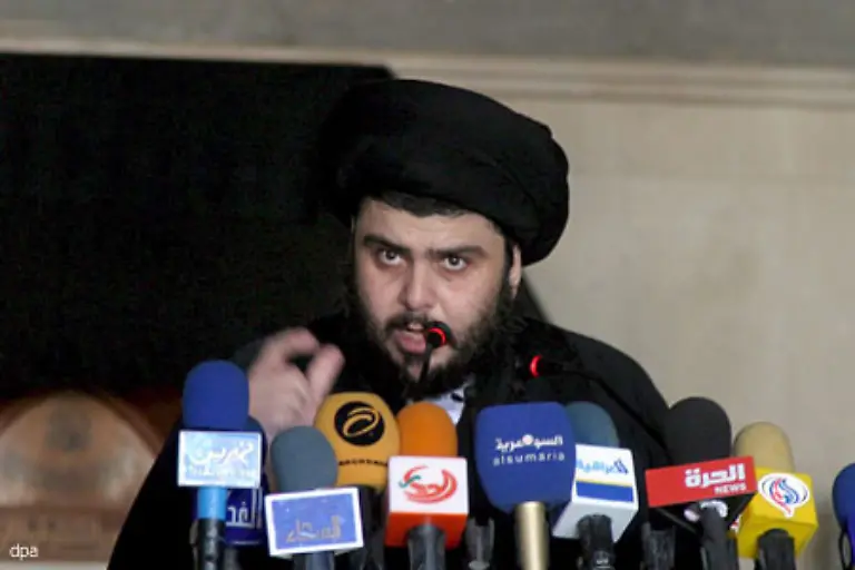Ganz-anders-agiert-Schiiten-Fuehrer-Muktada-Al-Sadr-dessen-Vater-von-der-Baath-Partei-waehrend-der-Hussein-Diktatur-getoetet-wurde-Sadr-lehnt-die-traditionellen-schiitischen-Fuehrer-ab-und-kaempft-gegen-die-amerikanischen-Besatzer