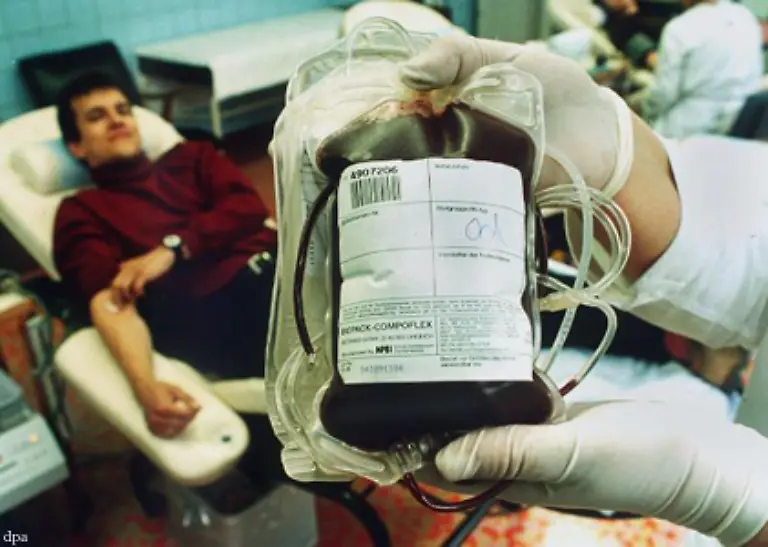 In-Deutschland-wird-der-Test-aller-Blutprodukte-auf-HIV-Pflicht