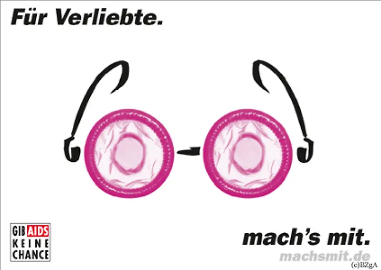 1993-erscheinen-die-ersten-mach-s-mit-Motive-als-Anzeigen-1994-gibt-es-die-ersten-mach-s-mit-Grossplakate-der-BZgA-Sie-erregen-grosses-Aufsehen-in-der-Oeffentlichkeit-hat-es-eine-so-prominente-Praesenz-von-Kondomen-bisher-nicht-gegeben