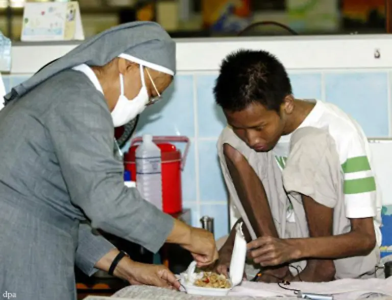 sowie-in-Suedasien-und-Suedostasien-3-8-Millionen-Stand-30-11-2009-Experten-erwarten-dass-in-wenigen-Jahren-die-Zahl-der-HIV-Infizierten-in-Asien-weit-ueber-der-in-Afrika-liegen-wird