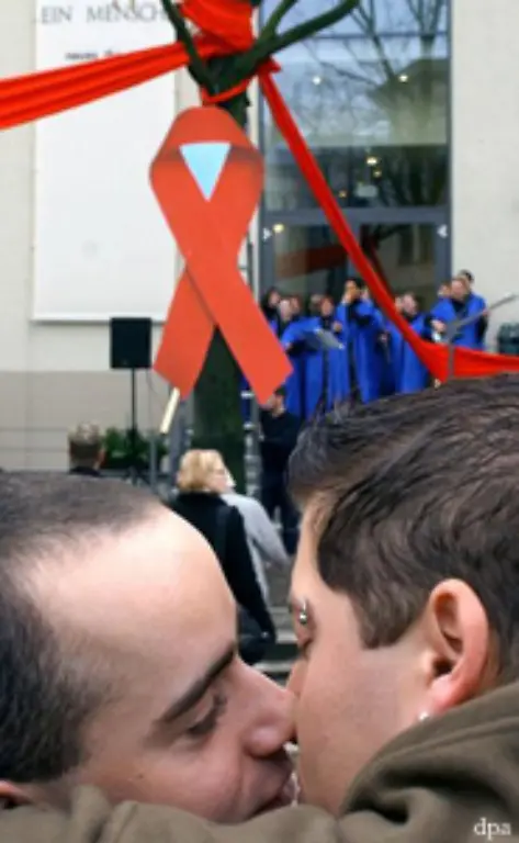 Maenner-mit-gleichgeschlechtlichen-Sexualkontakten-bleiben-mit-fast-60-Prozent-der-neu-diagnostizierten-HIV-Infektionen-die-groesste-Betroffenengruppe