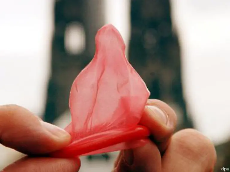 Zwar-koennen-Kondome-nicht-zu-hundert-Prozent-schuetzen-Die-Sicherheit-ist-aber-sehr-hoch-weit-ueber-95-Prozent-wenn-sie-konsequent-und-richtig-angewendet-werden