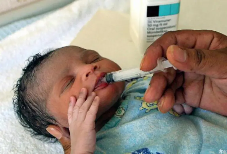 Um-das-Ansteckungsrisiko-von-Kindern-durch-ihre-HIV-positiven-Muetter-zu-reduzieren-sind-medizinische-Massnahmen-noetig