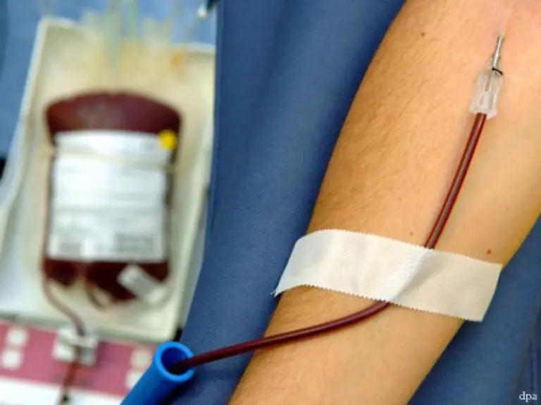 Bei-Blutplasmaprodukten-wird-in-Deutschland-in-der-Herstellung-darauf-geachtet-dass-sie-keine-HI-Viren-enthalten-Blutspenden-unterliegen-einer-genauen-Ueberpruefung-sodass-hier-ein-aeusserst-geringes-Restrisiko-besteht