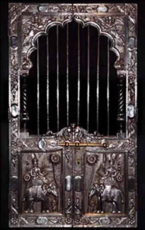 Zukunftsmusik-ist-bisher-auch-noch-der-Einsatz-von-silberverstaerkten-Stromleitungen-Eine-silberverstaerkte-Stromleitung-kann-140-mal-mehr-Energie-annaehernd-ohne-Energieverlust-ueber-laengere-Strecken-transportieren-als-ein-herkoemmliches-Kupferkabel