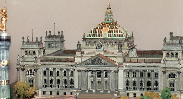 Die-Serie-entstand-nach-dem-Roman-von-Else-Ury-Nesthaekchen-Annemarie-Braun-waechst-gemeinsam-mit-ihren-Bruedern-Hans-und-Klaus-in-Berlin-kurz-vor-dem-Ersten-Weltkrieg-auf