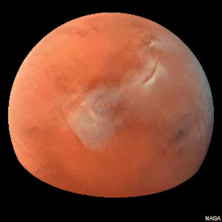 Wegen-seiner-roten-Farbe-wurde-er-nach-dem-roemischen-Kriegsgott-Mars-benannt-und-wird-auch-als-der-Rote-Planet-bezeichnet