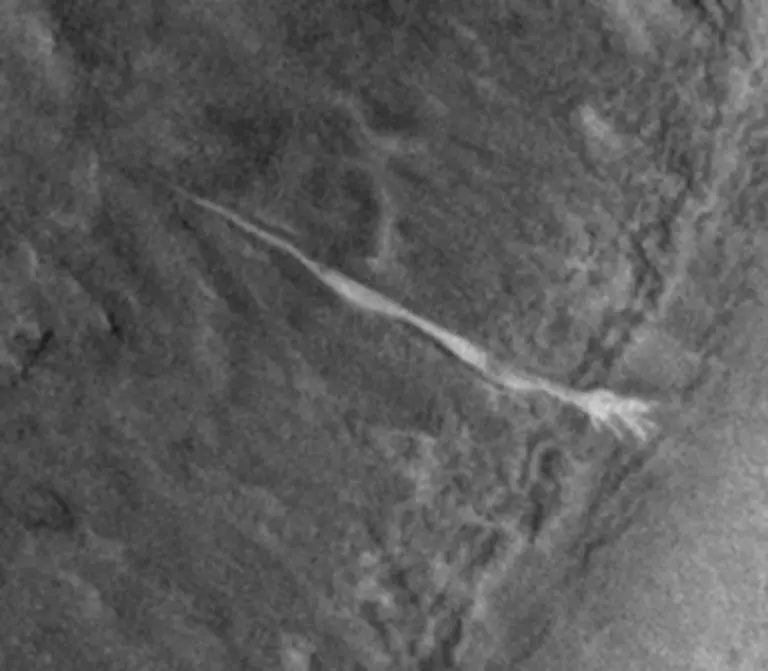 Moeglicherweise-gibt-es-Grundwasserschichten-auf-dem-Mars-die-normalerweise-durch-Eis-versiegelt-sind-aber-gelegentlich-zur-Oberflaeche-durchbrechen-koennen