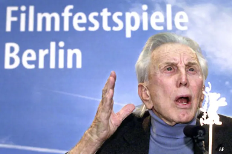 Wie-viele-seiner-Helden-beugt-sich-Douglas-nie-dem-Druck-von-oben