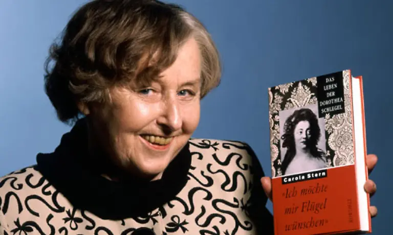 Das-Thema-Frauen-spielte-eine-grosse-Rolle-in-ihrer-Arbeit-und-schlug-sich-in-mehreren-Buechern-nieder-wie-etwa-in-der-Biografie-von-Dorothea-Schlegel-Ich-moechte-mir-Fluegel-wuenschen-deren-Leben-als-aufgeklaerte-Frau-der-Romantik-Stern-faszinierte