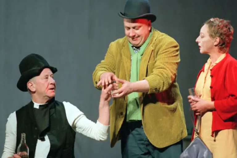 Mitte-Mai-verliess-uns-einer-der-Grossen-des-DDR-Theaters-Eberhard-Esche-links-im-Bild-starb-im-Alter-von-72-Jahren-Neben-seinen-Auftritten-am-Deutschen-Theater-Berlin-tourte-Esche-mit-Soloprogrammen