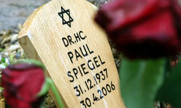 Paul-Spiegel-starb-am-30-April-Als-Nachfolger-von-Ignatz-Bubis-war-Spiegel-Anfang-2000-Praesident-des-Zentralrats-der-Juden-in-Deutschland-geworden