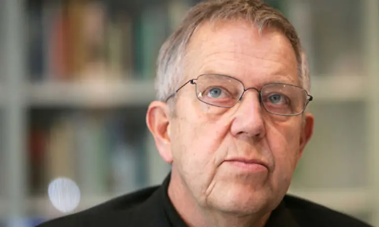 Der-Mitbegruender-der-Zeitschrift-Titanic-Robert-Gernhardt-starb-ebenfalls-Ende-Juni-Der-Schriftsteller-und-Karikaturist-zaehlte-mit-seiner-Lyrik-zu-den-wichtigsten-Literaten-der-Nachkriegszeit