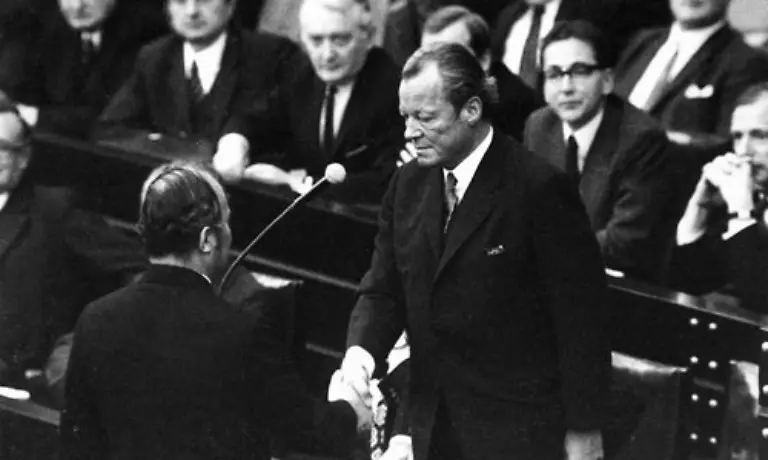 Barzel-hatte-1972-im-Bundestag-das-bislang-einzige-konstruktive-Misstrauensvotum-gegen-den-damaligen-SPD-Bundeskanzler-Willy-Brandt-angestrengt-und-verloren