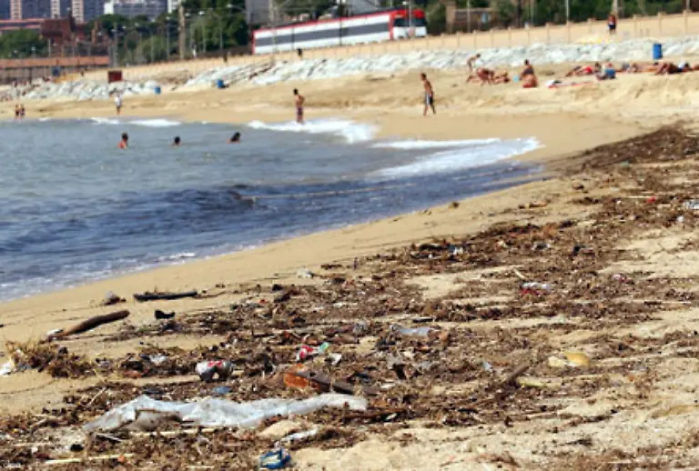 treiben-bis-zu-18-000-Plastikteile-in-jedem-Quadratkilometer-der-Weltmeere