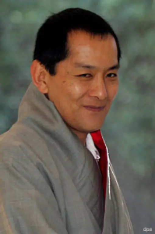 Jigme-Singye-Wangchuk-war-nach-dem-Tod-seines-Vaters-Jigme-Dorje-Wangchuk-zum-Koenig-ausgerufen-worden-Seine-offizielle-Kroenung-erfolgte-im-Juni-1974