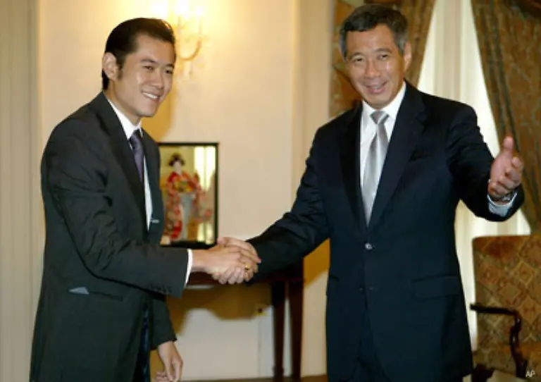 In-Asien-sucht-Bhutan-Anschluss-an-die-so-genannten-Tigerstaaten-Jigme-Khesar-Namgyel-Wangchuk-bei-einem-Treffen-mit-dem-Premierminister-Singapurs-Lee-Hsien-Loong