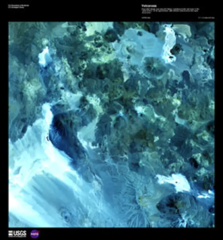 Vulkan-Kette-im-Grenzgebiet-zwischen-Chile-und-Argentinien