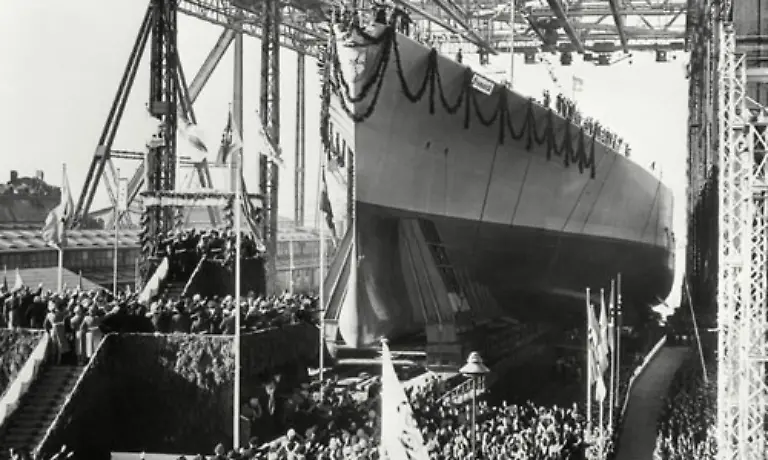 Am-14-Februar-1939-wird-sie-vom-Stapel-gelassen-Die-Bismarck-benannt-nach-dem-frueheren-Reichskanzler-Otto-von-Bismarck-Sie-ist-das-groesste-und-kampfstaerkste-Schiff-ihrer-Zeit-und-gilt-als-unsinkbar