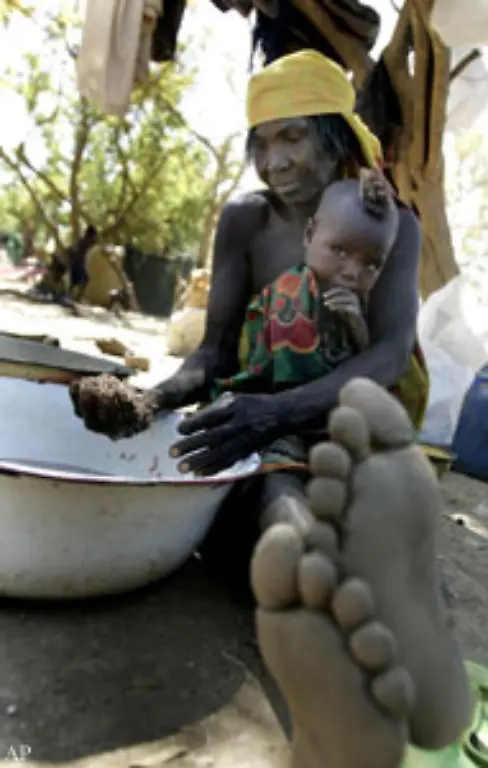 Das-von-Duerre-gepraegte-Land-gibt-fuer-die-sesshafte-Bevoelkerung-die-Nomaden-und-die-Fluechtlinge-aus-dem-Sudan-nicht-genug-her-Auch-das-schuert-den-Dauerkonflikt-zwischen-Sudan-und-Tschad