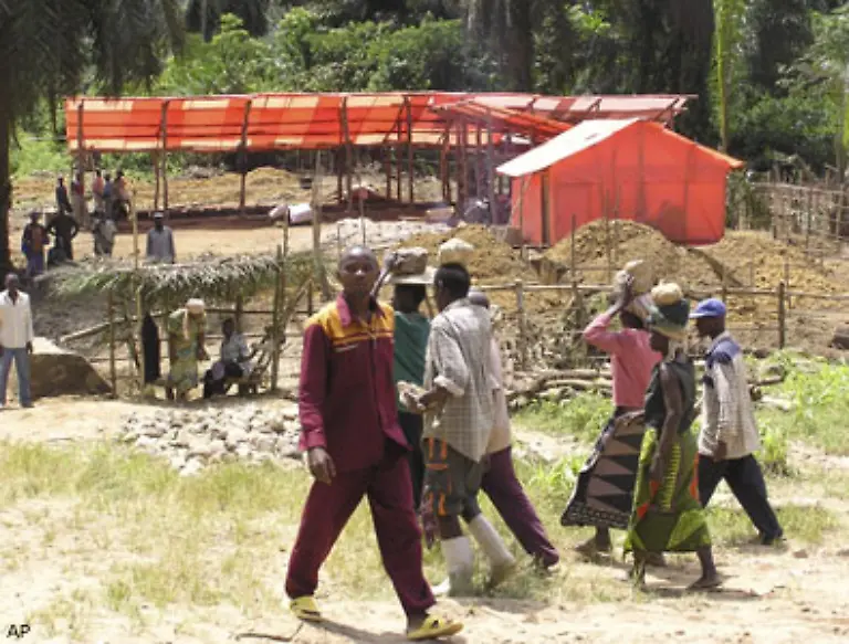 Im-Osten-flammen-2006-die-Kaempfe-wieder-auf-Die-territoriale-Integritaet-des-Landes-ist-hier-kaum-mehr-gegeben-Die-Nachbarn-Uganda-Ruanda-und-Burundi-fachen-durch-Besetzung-der-oestlichen-Provinzen-der-Buergerkrieg-immer-wieder-an-Grund-fuer-die-Einmischung-Gold-Diamanten-Kobalt-und-viele-andere-Bodenschaetze
