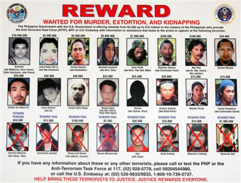 Auf-den-Philippinen-haelt-der-Konflikt-zwischen-der-Terrorgruppe-Abu-Sayyaf-und-Regierungstruppen-seit-Anfang-der-1990er-Jahre-an-Die-El-Kaida-nahe-Gruppe-fordert-einen-separaten-islamischen-Staat-im-Sueden-der-Philippinen