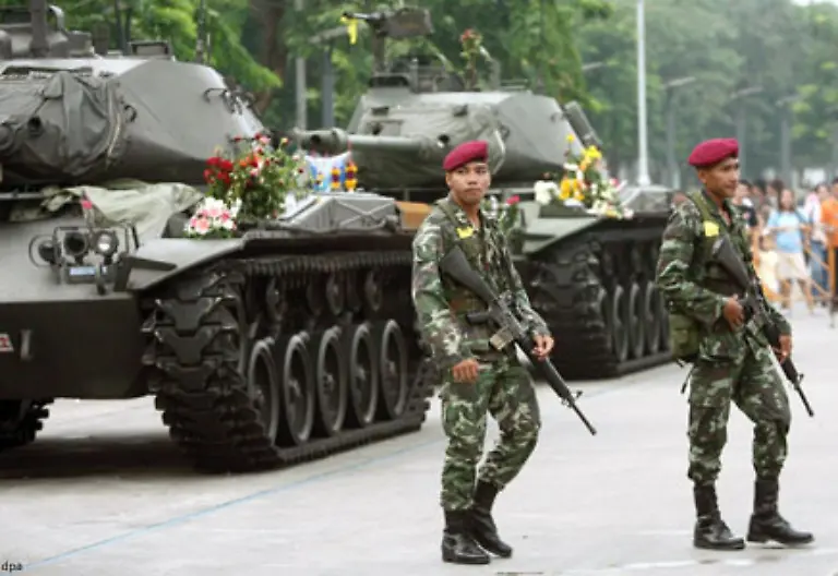 Auch-nach-dem-Militaerputsch-im-September-2006-dauert-das-Morden-an-Vergeblich-bemueht-sich-Premierminister-Sarayud-Chulanont-um-Friedensgespraeche