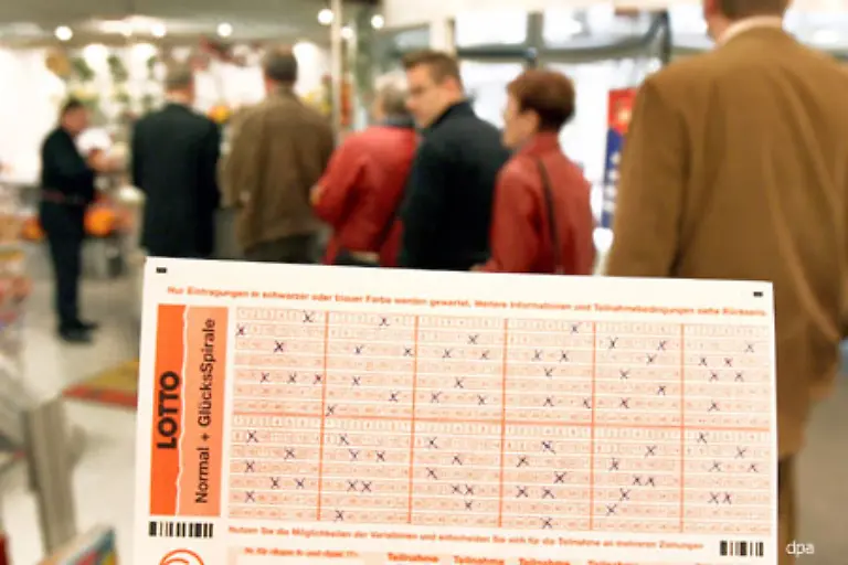 Ein-59-jaehriger-Oberfranke-setzt-quasi-einen-oben-drauf-Er-wird-zum-zweiten-Mal-im-Leben-Lotto-Millionaer-Vor-vier-Jahren-liegt-er-beim-Spiel-77-richtig-Gewinn-1-3-Mio-Euro